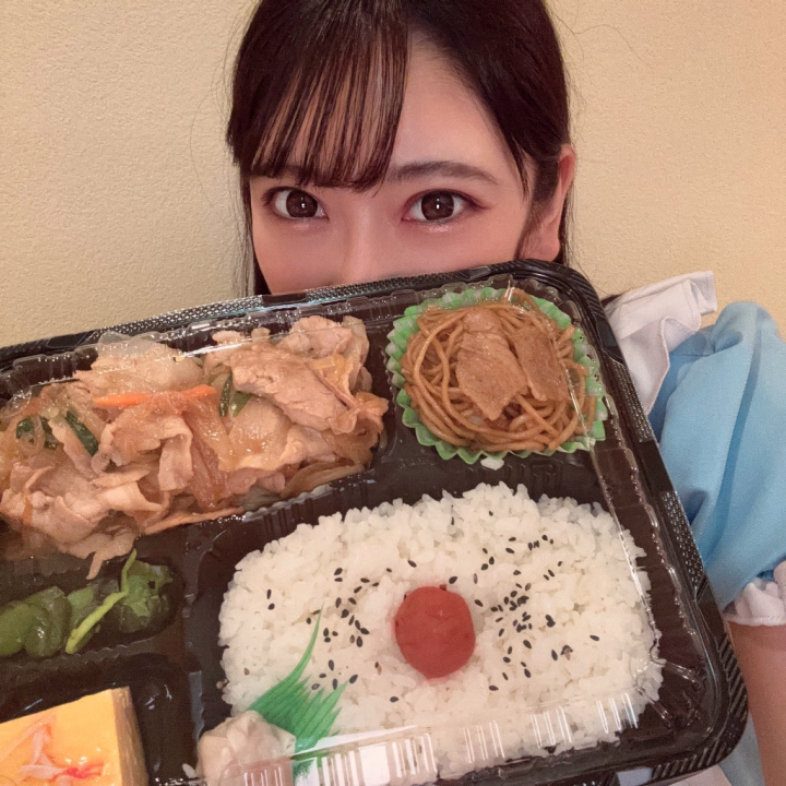 おなかすいたぁぁぁ🥺🍚

今日のお兄様たちの昼ご飯は何ですかー？✨

美味しいものの話聞くの大好きだから教えてほしい🤤💕

らん⛄️🖤