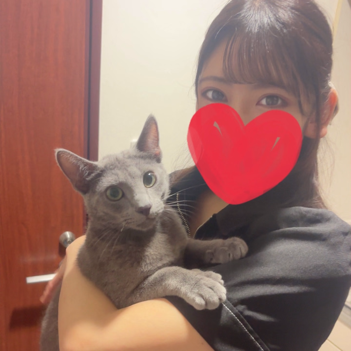東京着いたー！🗼✨
エビス様とバイバイ寂しかったな🐱

松山から飛行機で帰ってきたんだけど、今日は松山の天気が悪くて普段よりめちゃくちゃ揺れた〜😂💦

もともと松山空港って離着陸が難しい空港らしくて、毎回ちょっとドキドキするんだけど、今日はさらにスリル満点でした🥹✈️

無事に着いてひと安心😮‍💨💗

らん⛄️🖤