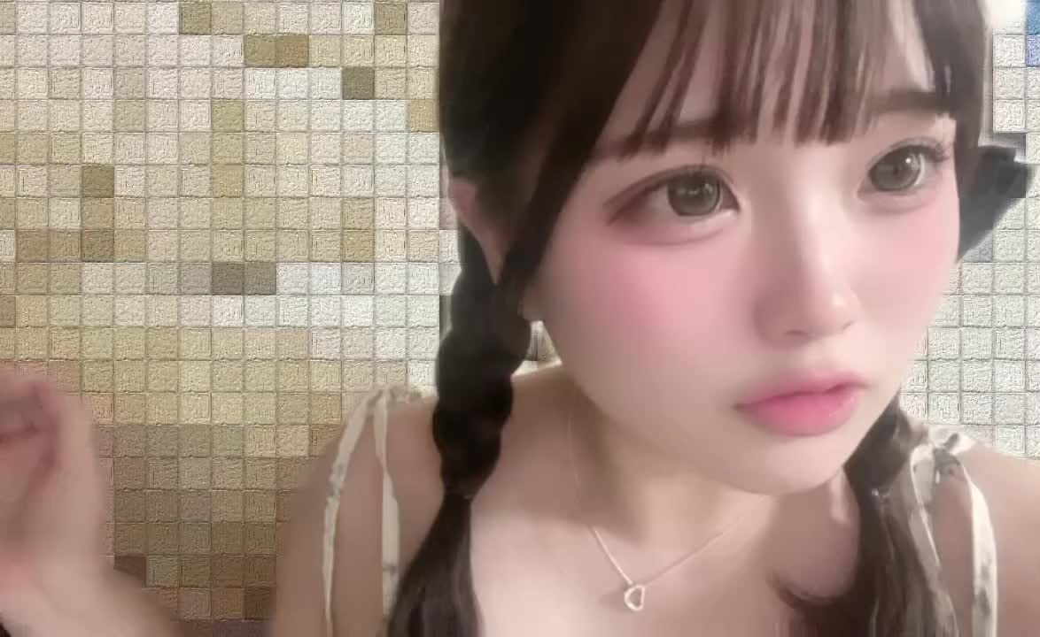 かいり、普段は明るくて普通の女の子って感じなんだけど、
えちのときは顔がぜんぜん違うらしくて、
「ギャップ萌え狙ってるでしょ？」ってよく言われるんです💗

でもね、かいりがエロい顔になるのはぜーんぶお兄さん次第なんだよ///
おち♡ち♡がないと、あの顔はできないんだから💦

えちしてる間は、きっとずーっととろけた顔してるんだと思う💭

会えたら“エロい顔選手権”、一緒に開いてみない？💕