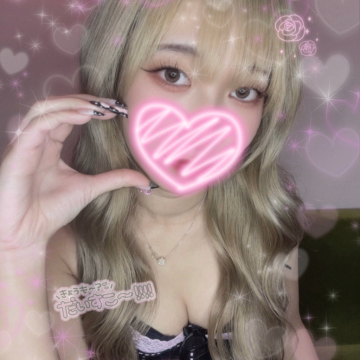 今日の一枚💕💕 いつも金髪なんやけど、これは青髪💙にしたときの👸🏻