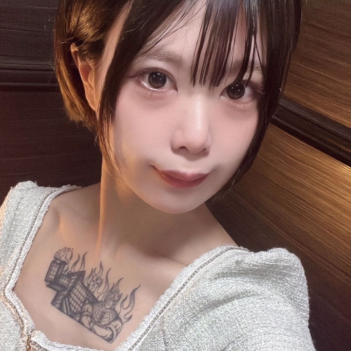 なんか顔長くない？
出勤しました。。。

今月は28と30が出勤です✨
よろしくお願い致します🙇🏻