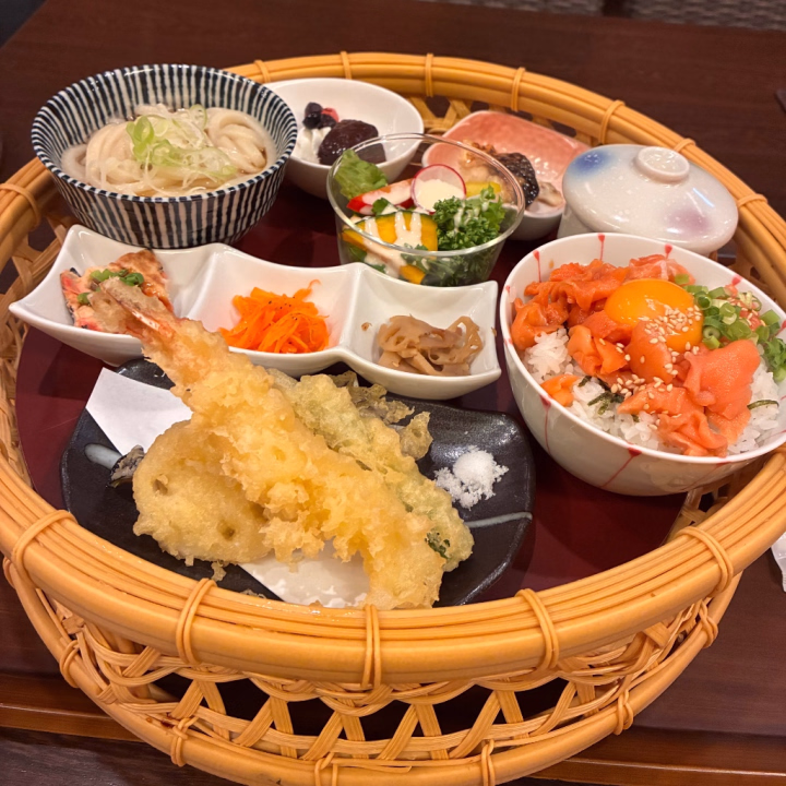 こんばんは、お久しぶりです


今週身体の調子が良くなく、本日までお休みを頂いてました。

明日土曜日から出勤させていただくので、お知らせにきました😌！

ただ無理は出来ないので、インターバルはいつもより少しだけ長めに取ってもらう形です。
9:00-15:00のシフトです！

では明日からまたよろしくお願いします！