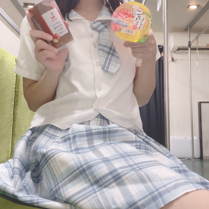 今日も雨の中ありがとう☔️
グリーン車のお兄様いっぱい来てくれて嬉しかった💕

お土産も貰ってくれてありがとう☺️
素敵なプレゼント🎁かなが好きなものほんとありがとう😭大事に食べよっと

チェキはあと残り6枚残ってます！
チェキ希望の方は言ってね✨️

土曜日、台風直撃しないことを祈るっ🙏