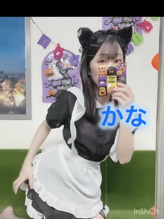 ハロウィン動画イベント第2弾🎃
電車がハロウィン仕様になったので撮ってみたよ☺️✨️
普段着ないメイドさんで🥰
似合うー？💓

もっっとみたいてお兄様
いいね5回タップとプレゼント待ってます🎁
今回もたくさん応援してね💕︎