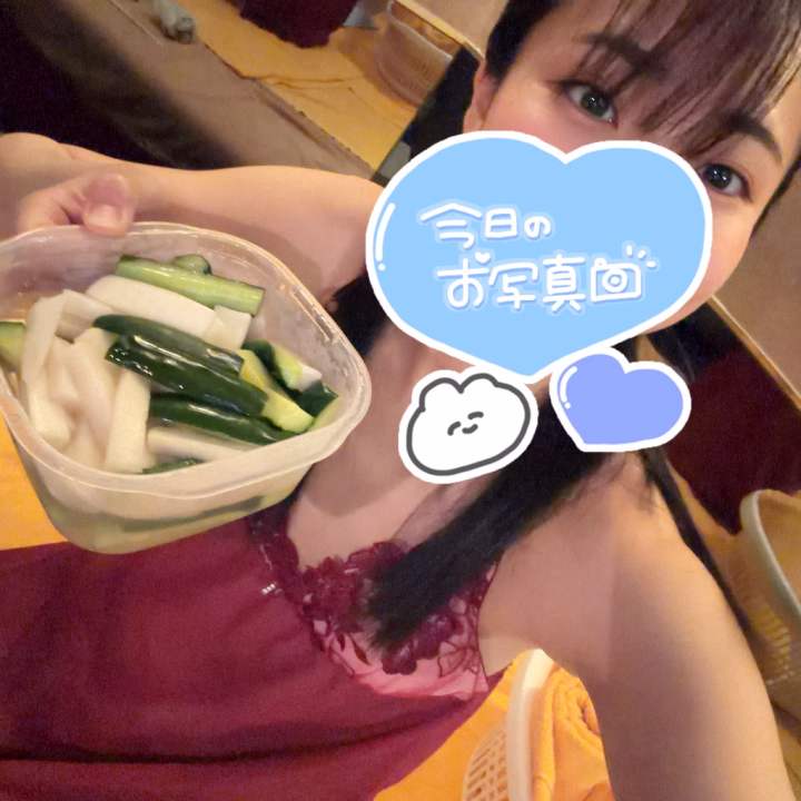 漬物つけた〜✌🏽

自炊頑張る期間突入😤💪🏽
昨日は鍋を作ったよん🍲
今日の夜も残りを食べる〜☺️

仕事終わりにるんるんで
お買い物から帰ってたら

なんと…
家の前でカラスに襲われました🫩💭

昨日、日記で書いたばかりなのに
2匹に頭突かれたの…🥲

人生でカラスに襲われるの2回目…

みなさんも気をつけてね😭

今日はお天気がイマイチですが
ラストまで待ってますので
遊びにきてね〜🥰