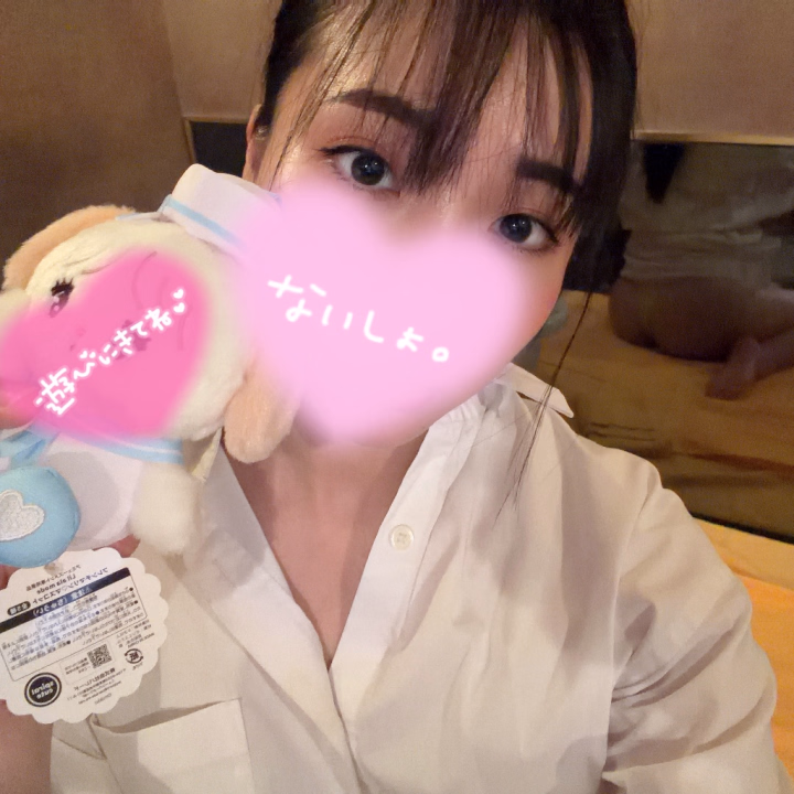 出勤時間変更しました🙇🏽‍♀️

本日は所用のため
18:00〜22:30
に変更させていただいております🙂‍↕️

22:30以降に来店を検討してた
お兄さまごめんなさい😭

明日は9時〜17時でおります🩷
早起きできるかな〜…
予約があれば…
がんばれるんだよなあ…笑

実は今日、るんるんで出勤したの❣️

推しキャラのスフレをゲットしてきたよ✌🏽
UFOキャッチャーで1,900円でゲット🐶

普通に買ったらこういう小さいぬいぐるみでも
2,000円〜3,000円するから
すんなり取れた方かな🤔？笑

5回くらい失敗してるから
もうちょっと早く取れたかもだけど笑

このシリーズのナッツっていう
キャラも欲しいんだけど…
浪費かな〜と思ってやめてきた！
私えらい👏🏽👏🏽👏🏽

お店の目の前にあるから
毎日お仕事終わりに寄ってしまいそう…笑

今日はかわいいぬいぐるみと共に
お待ちしております💛