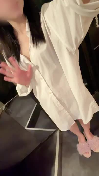 さとみのテーマ🧡

さとみは基本的に

大きめワイシャツ👔
モコモコスリッパ🫧

です😎✨

というのも
彼シャツってとてもエロい🤤
っていうのもあるんだけど

ドレスだとtheお店👗って感じで
私はあまり好きじゃないのです…

さとみのお部屋に遊びに来た感🏠
でリラックスして
過ごしてほしいのです🧸💕

早く遊びに来てね〜❤️‍🔥