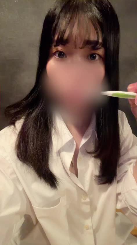 ただの歯磨き動画です🪥笑

今日は遅番出勤😎✌🏽

前髪伸びてたので巻いてみたけど
かわいくない〜🙃？

今日はラブリーなさとみで
お出迎えです🥰✨

出勤前に時間があったので
ラウワンに寄ったら

私の推しキャラ
Lil ala modeのスフレ🐶を発見してしまい
絶対ほしくて2,000円も散財…💸

無事、取れてよかったあ🥹
可愛すぎるぅ💛

載せたいけど
キャラクター載せると
消されちゃうので我慢🥺

自慢したいので
見に来てください🙂‍↕️🩷

ラストまでお待ちしております🫶🏽