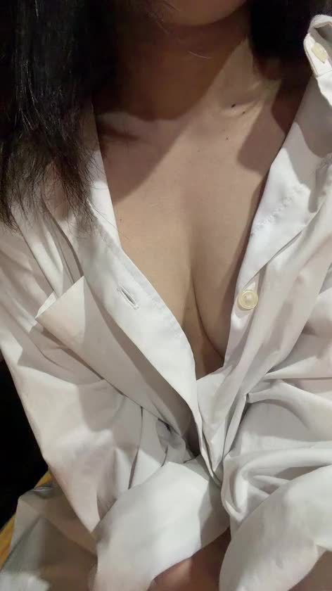 さとみは敏感なので
優しく触ってね😜💕