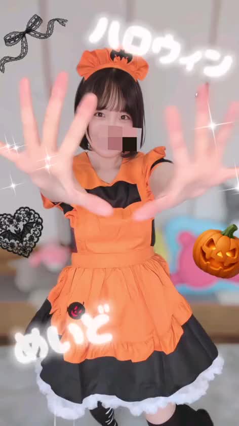 ご主人さま♡おはよう🩷🪽

ハロウィンめいど🎃だよ✨

オレンジってほんとは
あまり好きな色じゃないんだけど…🧡🙏

着ない色も♡先入観無しに✨
試してみると楽しいね🥰💞

ギリギリのライン…🩲🫣

見えてないかな？💕💦