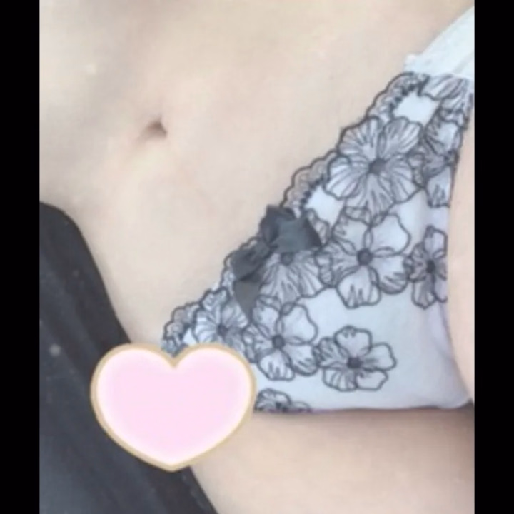 こんばんはしおんです♪


今日もラストまでお店います(*^^*)

遊びに来てねー♡


また寒くなってきたけど気をつけてねー🍃😖